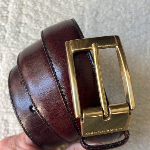 Johnston & Murphy brown leather with solid brass buckle belt - Picture 5 of 9